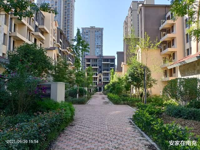 |天庐三期烂尾的洋房还未完工,已经有业主等不及,装修住进了烂尾楼