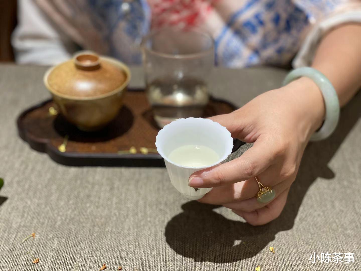 原创|冲泡白茶、红茶、岩茶时，是大壶泡好，还是盖碗泡好？看完这5点