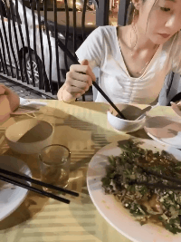 |“给网恋对象发了张美甲照，为什么他把我删了？”哇哈哈哈哈～