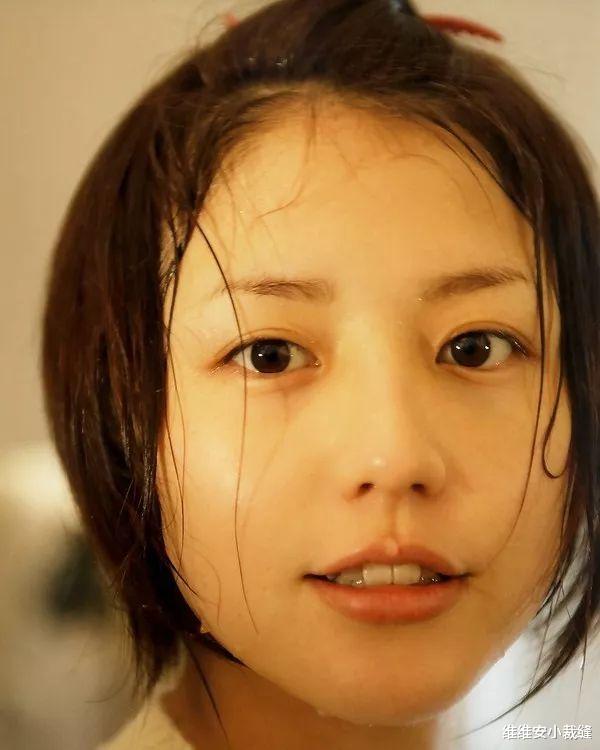 美甲 长泽雅美绝了，34岁凭逆天颜值登上热搜，牛奶肌离不开护肤小秘诀