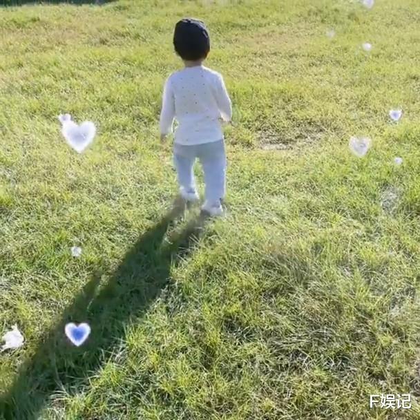 周丽淇|周丽淇复工前陪儿子玩耍享亲子时光 罕见晒与儿子的温馨母子合影