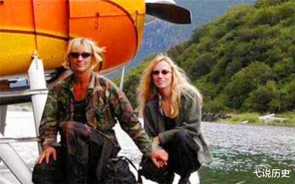 弋说历史 美国“护熊奇人”认为动物有人性，和女友护熊13年，双双被熊吃掉