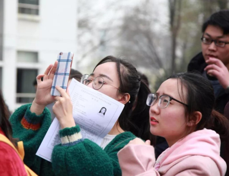 招聘|乡镇公务员迎来扩招，招聘条件宽松，专科生也有机会报名