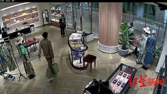 Gucci专柜员工假包换真包,客服:当事人已停职,假包未流出