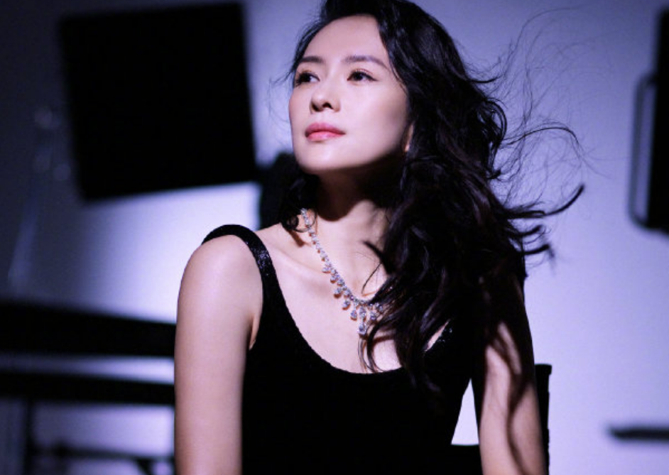 章子怡|童瑶，都说她和章子怡长得很像，那么到底有多像呢