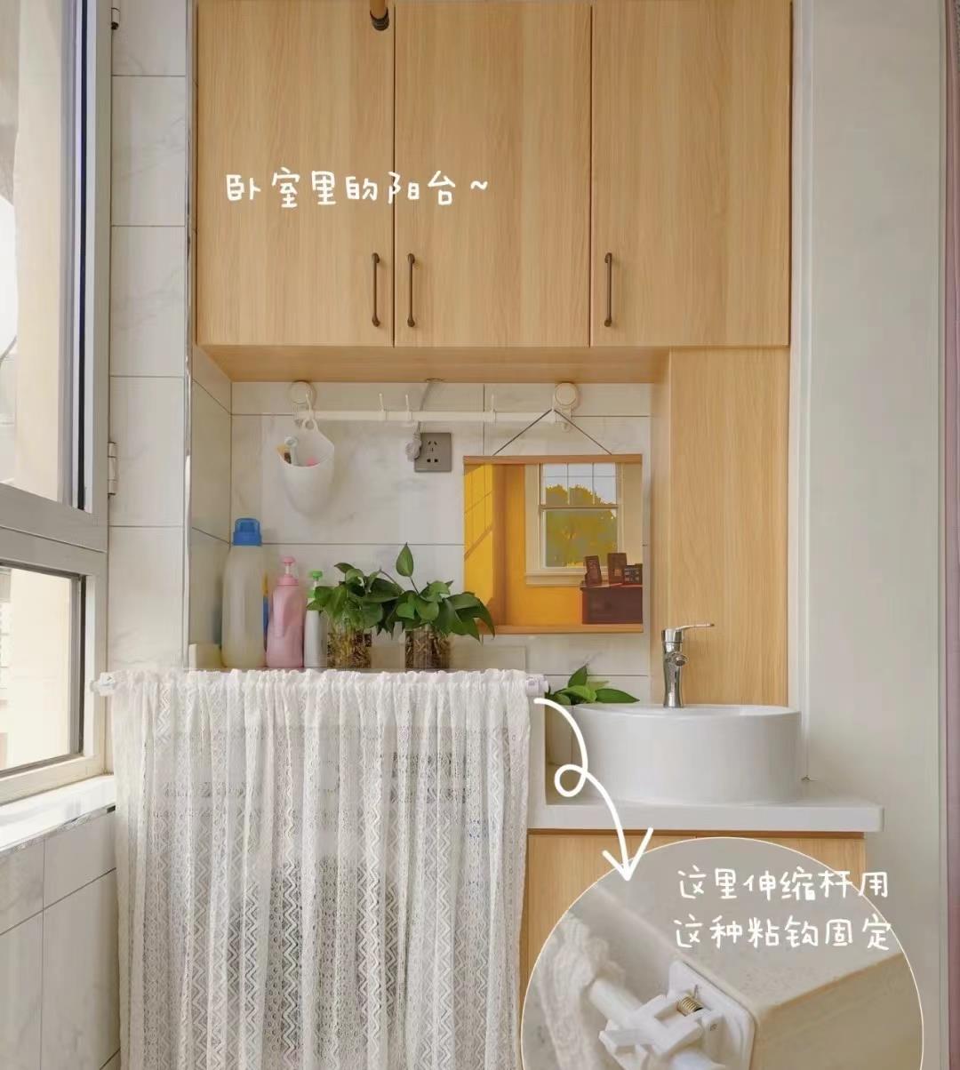 她的新家坚持“化繁为简”，全屋干净整齐且舒适