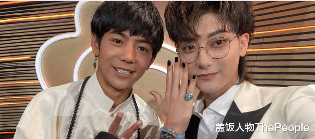 明星素颜|为美白脱腿毛,秀细腰细腿,还化烟熏大浓妆,好好做男人不好吗?