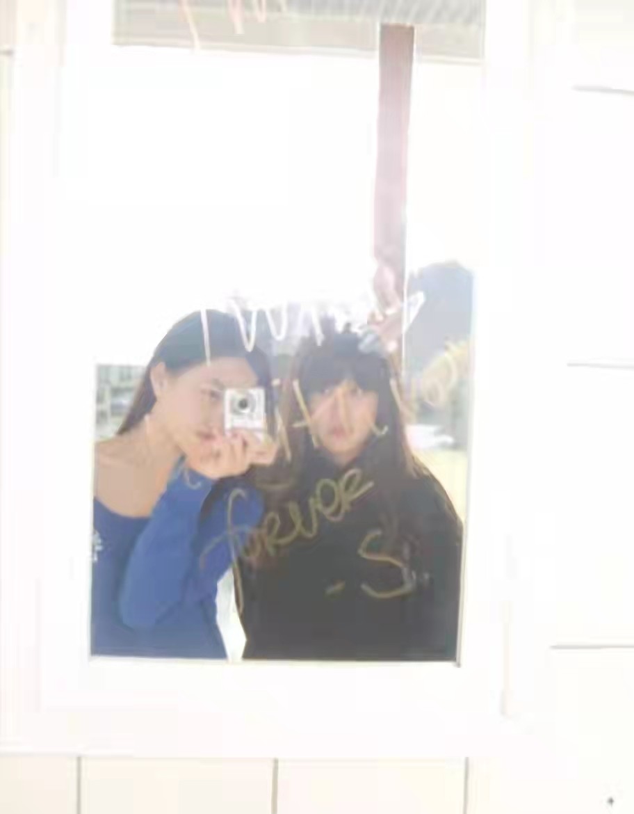 时尚风行派 15岁李嫣紧跟潮流!走纯欲风穿搭秀锁骨太成熟,时尚品味赢过王菲