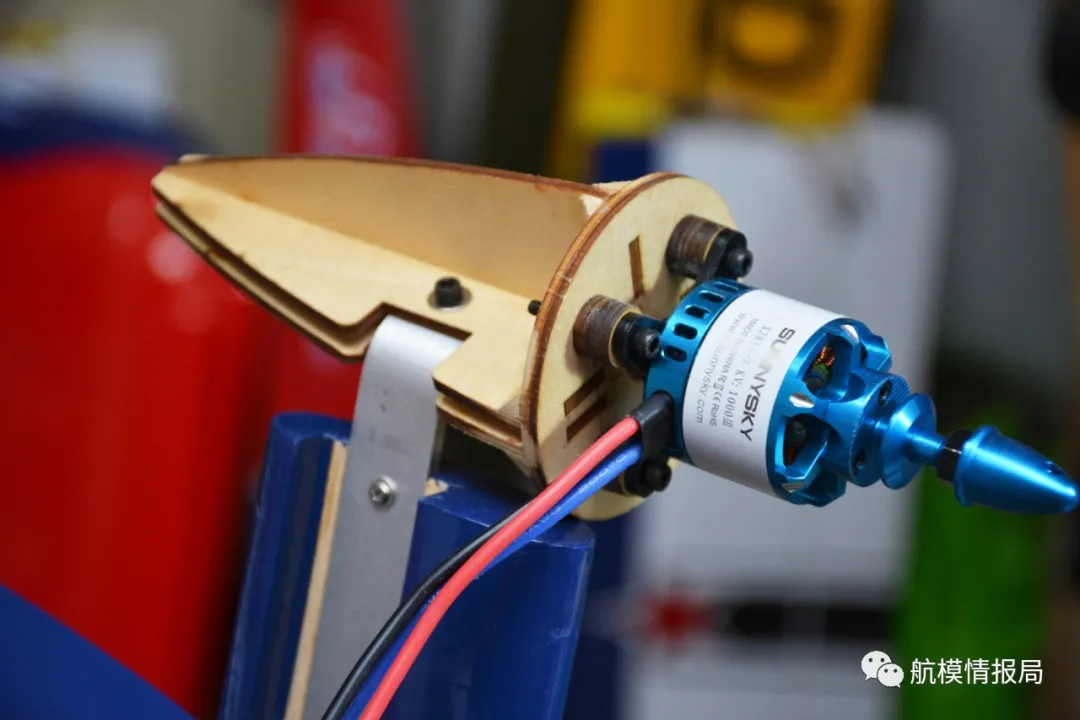 动力学 航模测评   酷似宇宙飞船，福莱特出品的蟋蟀双发像真机开箱和飞行