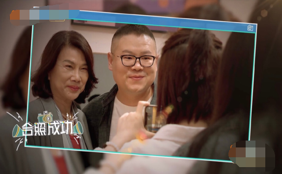 锦鲤祝福 董明珠化身迷妹追星岳云鹏，约他吃饭却被拒绝，委屈嘟嘴像小女生