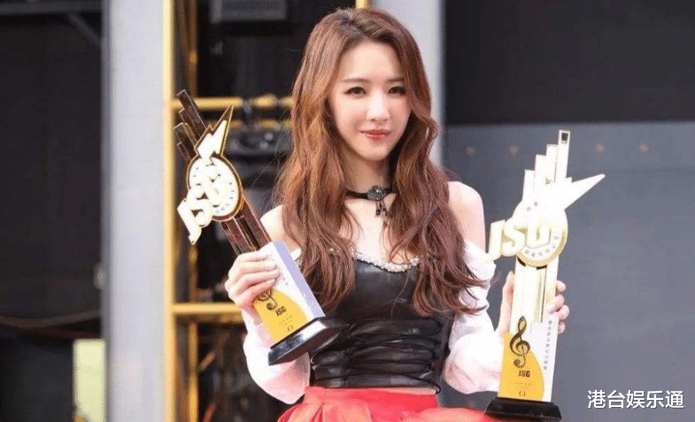 TVB|TVB《劲歌金曲颁奖典礼》：何哲图强捧菊梓乔，此后再无公信力？