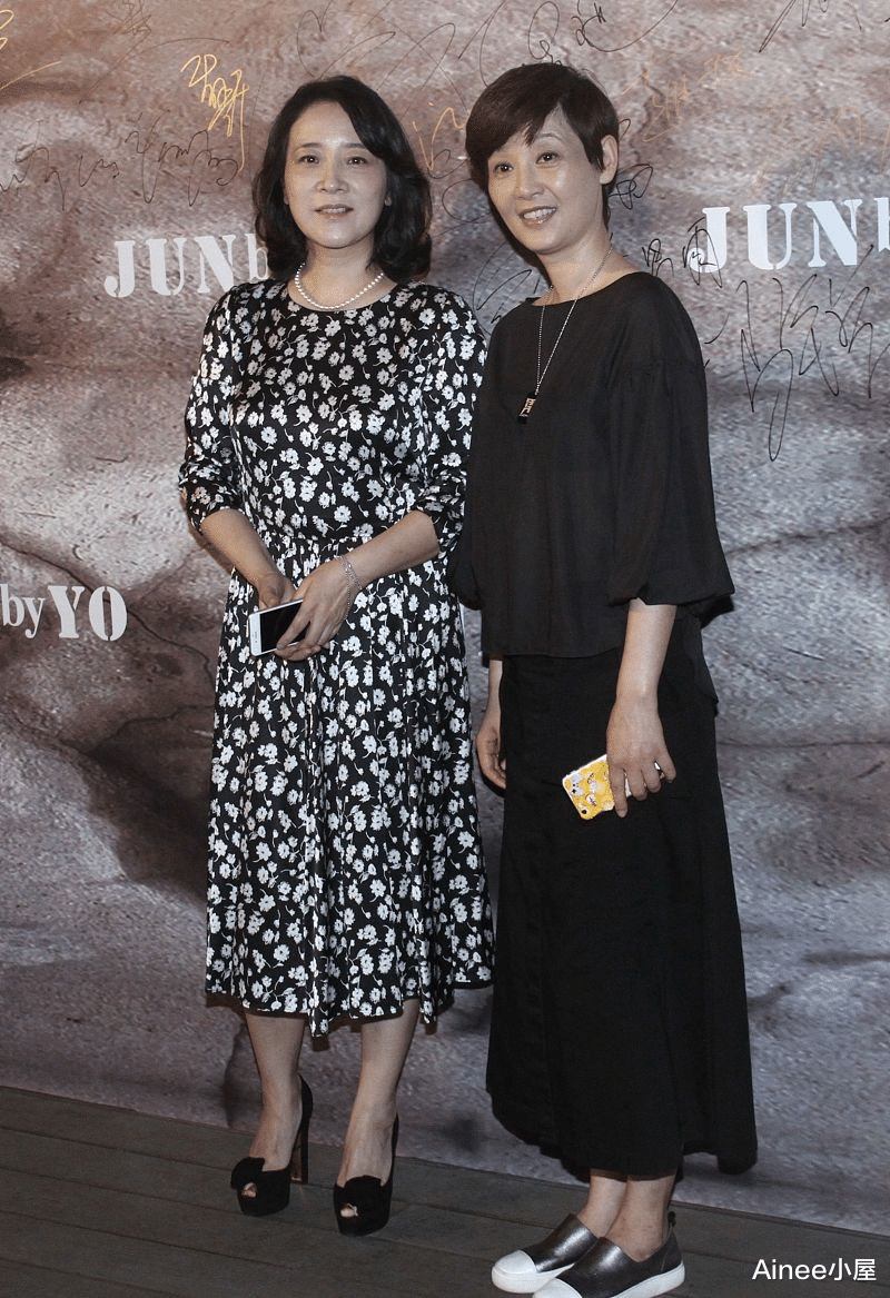 短发|圆脸真不适合剪短发，陈小艺徐帆撞发型才知高下，好在气质都挺足