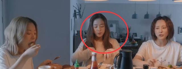 张含韵|张含韵的《爱很美味》曝预告,穿婚纱很美,但有点瘦脱相认不出