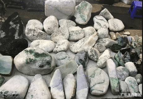 翡翠|同样产自缅甸矿区，这些玉石和翡翠有什么区别？