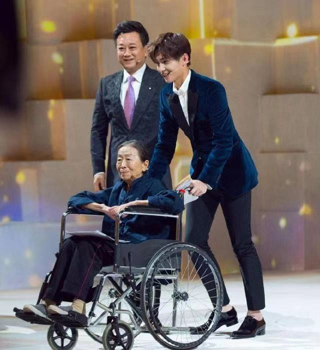 张少华|群星哀悼张少华：姜超杨志刚泪诉“没娘了”，贾玲杨洋悲痛万分