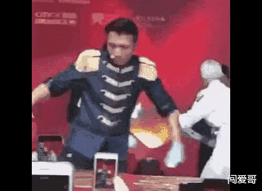 谢霆锋|谢霆锋好像一辈子都活在自恋的光环里