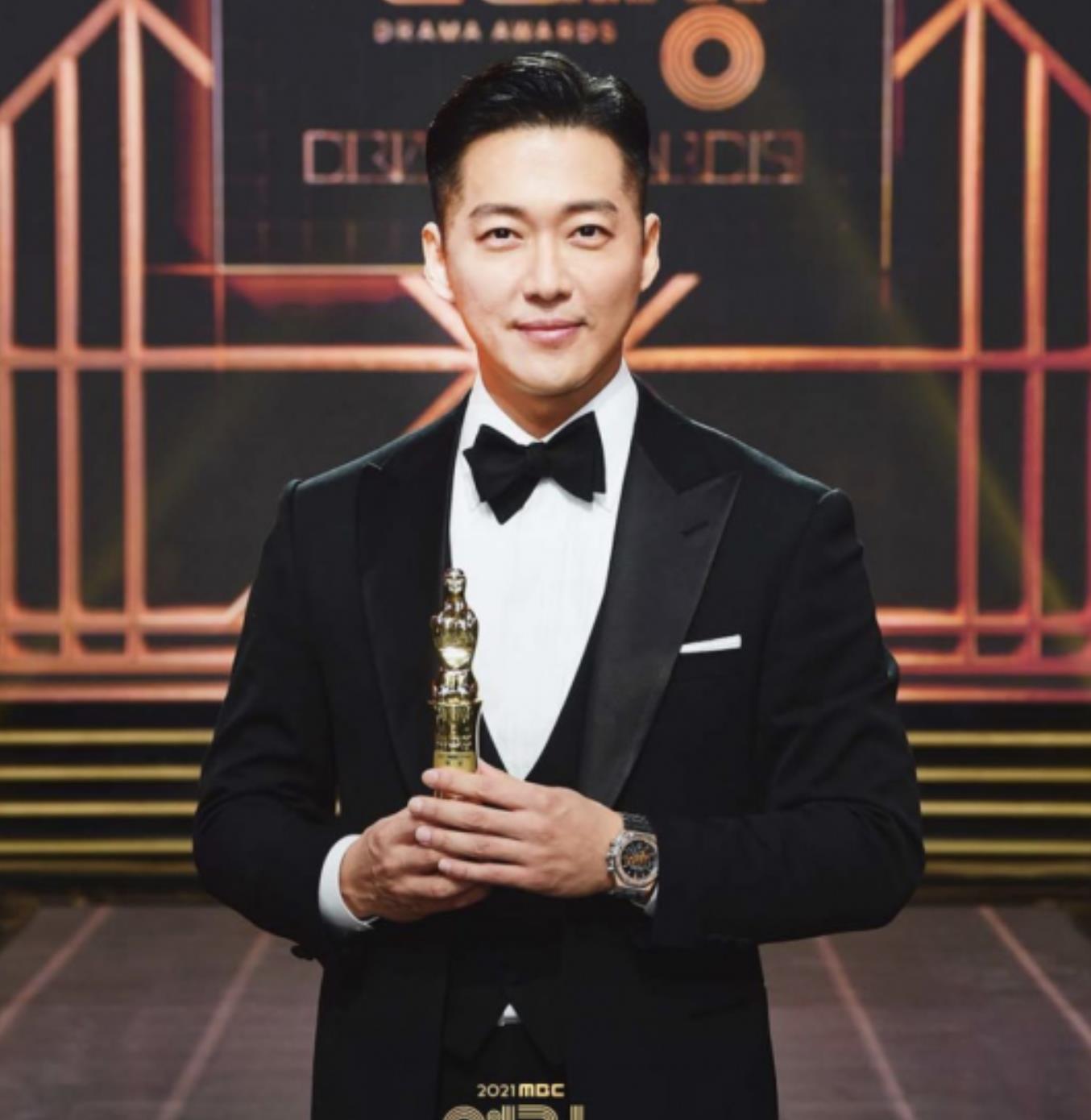 南宫珉|南宫珉、冧庄两夺演技大赏，感动大流男儿泪，公开向女友示爱