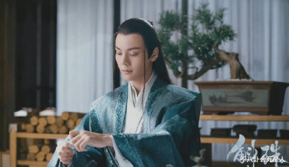 长津湖|两集3个丑面具，举铁过度溜肩严重，陈伟霆新剧翻车严重