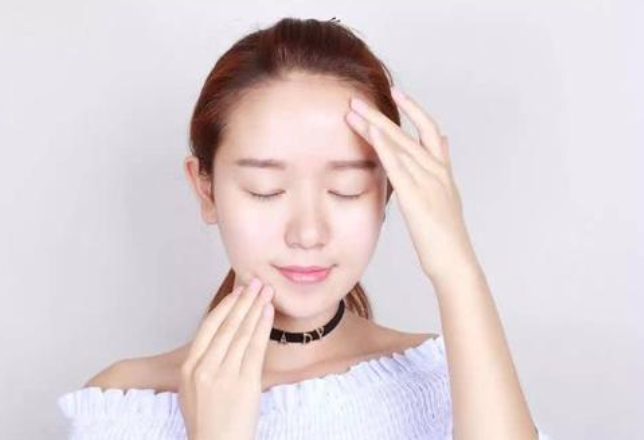 爽肤水|爽肤水你真的用对了吗？洗完脸直接拍水、大错特错，难怪皮肤差