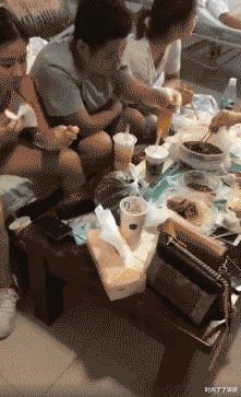 时光了了说说|“装完宽带小哥忘记关了，我帮他关上，相信他定会很感激我吧...”哈哈哈