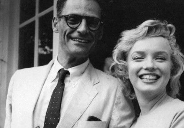 玛丽莲·梦露|1962年梦露为肯尼迪唱生日歌，高调露骨惹风波，3个月后离奇死亡