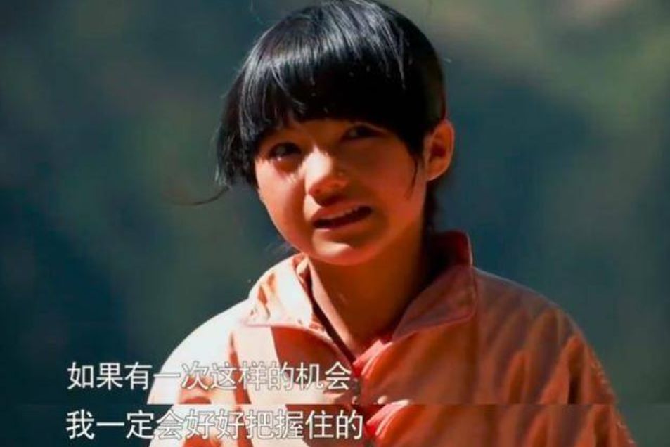 李勒优|变形计女孩李勒优,被城市妈妈收养后又回农村,如今彻底变了样子