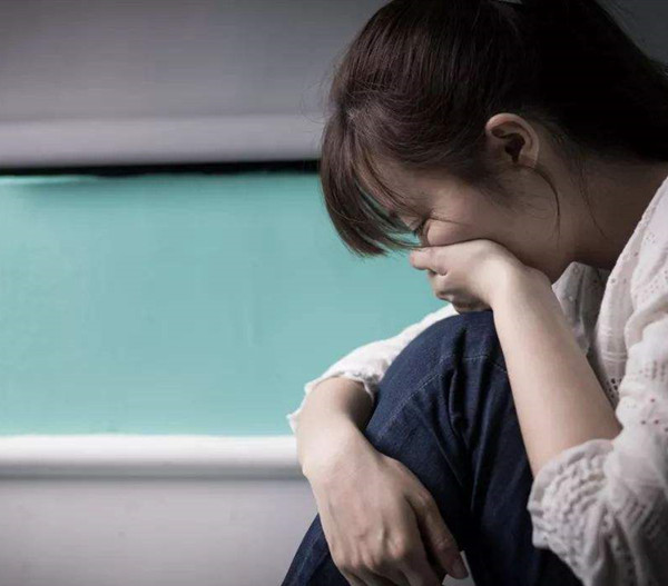 女孩 高三女生毒杀案：一场无知友情，导致7名女生身亡