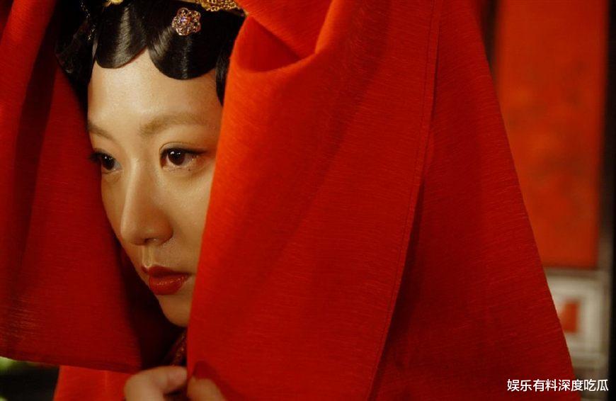 白冰|白冰：沉寂后再度翻红！她的蜕变打醒了多少沉睡的“花瓶”