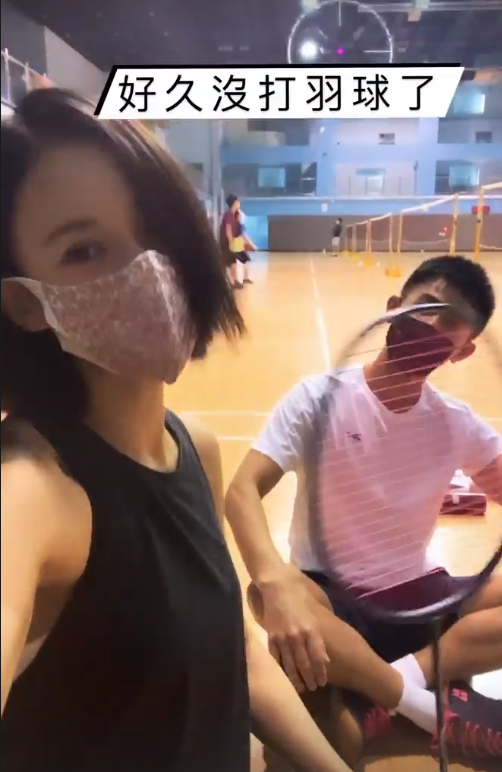 陈意涵|陈意涵首晒二胎孕肚照！孕期打羽毛球活力满满，四肢纤细状态超好