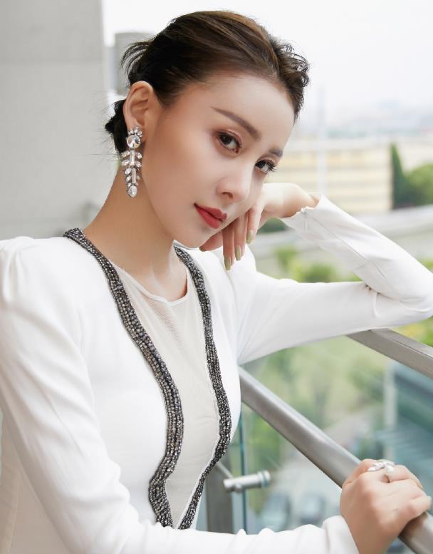 贾青|出道十年不传绯闻，靠自己成一线女演员，成“圈内最干净女星”