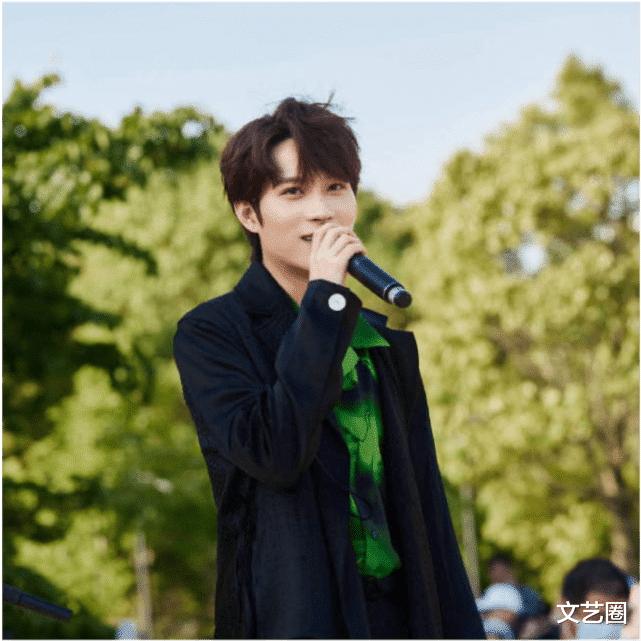 井胧|井胧新歌《骁》被质疑抄袭张艺兴《莲》，发文否认抄袭并透露自己被网暴到吃药