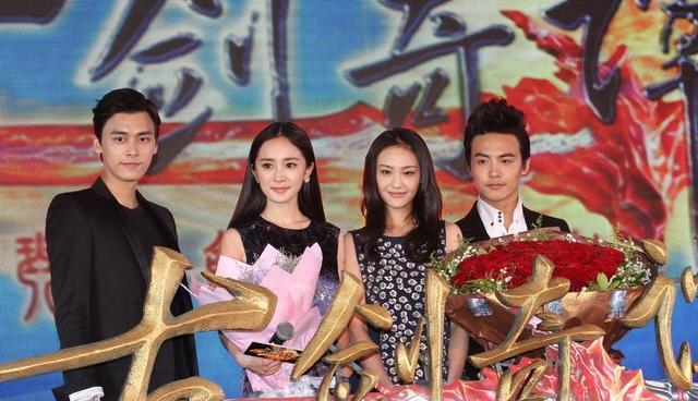 谢霆锋|谢霆锋传出新恋情，女方不是王菲更不是张柏芝，而是郑爽的死对头