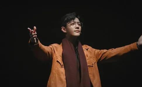 孟子义|孟子义懒理争议，去看肖战话剧《如梦之梦》，这么捧场？