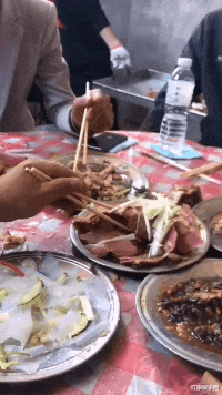 客厅|“老家旧房子打扫出来的瓶子，能不能换一套房？”哈哈要海景房！