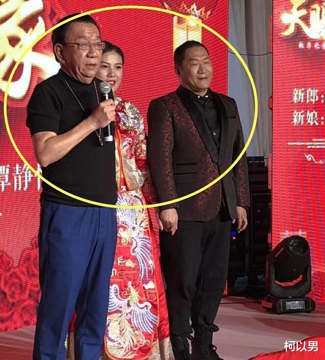 柯以男|侯耀华又“出丑”，嫉妒好友娶年轻美貌新娘