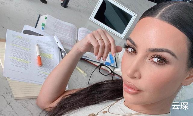 金·卡戴珊|金卡戴珊通过法考！连考4次染新冠也不停，网友：日本驸马还没过