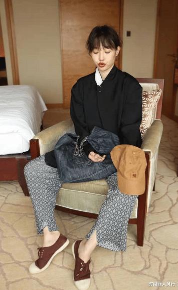 时尚丽人风行 白百何终于回来了！时隔两年出演音乐剧，穿裙子戴翅膀变可爱脸