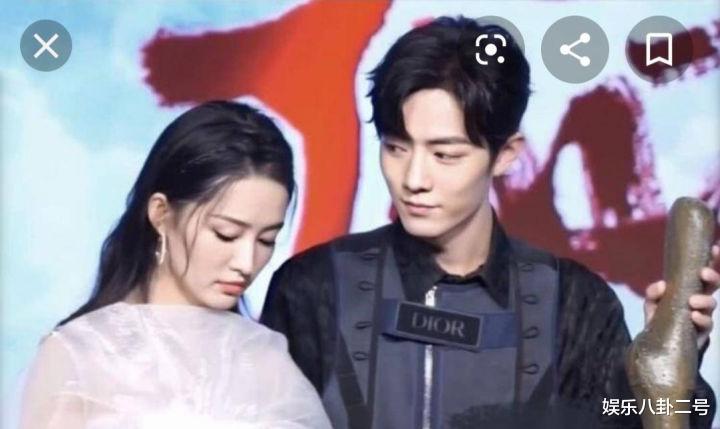 李沁|李沁晒冬日美照，白色背心搭配蓝色短裤，秀出绝美好身材，好羡慕