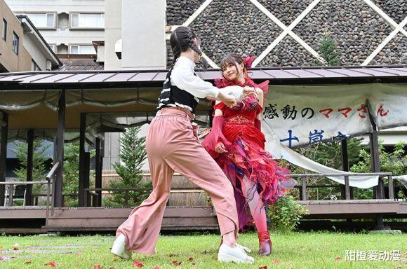 acgn漫评|假面骑士revice：小樱被恶魔女王盯上了，两人开启第二轮战斗！