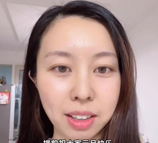 关晓彤|田静晒视频，小姨夫罕见露面，许妈姚爸遗憾缺席，网友：早日团聚