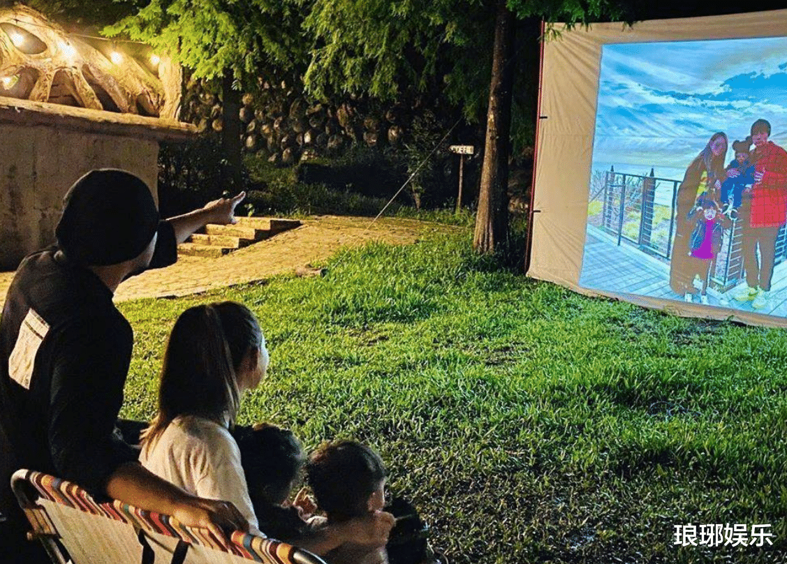 吴京|周杰伦昆凌带儿子一起出游，看清二人玩什么，原来这就是有钱人的快乐