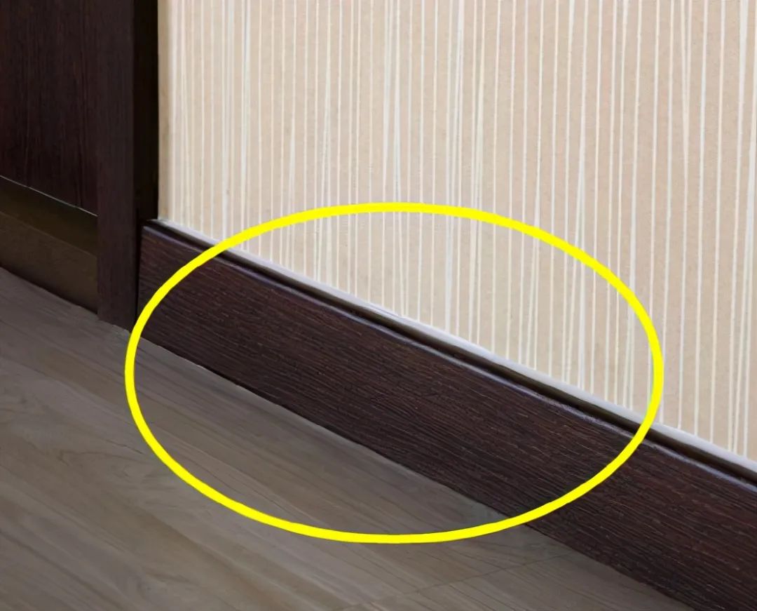 装修时尚家|装修已经不流行做踢脚线了,现在都这样装,美观又省钱