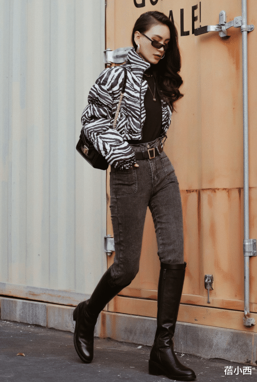蓓小西 今年羽绒服“穿短不穿长”,搭配牛仔裤真洋气,搭配半身裙好高级