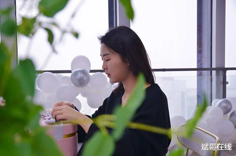职场|职场：公司高管被要求打卡，休完产假的行政感受到不寻常。