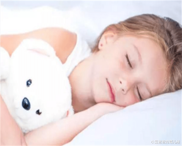 小豆爸爸的育儿经|8月龄宝宝因吃错辅食住院，儿科医生：2岁前要坚持“六不原则”