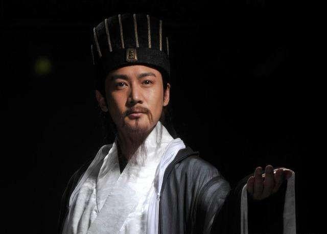 知否知否啊|《隆中对》诸葛亮给刘备制定的战略到底有没问题？谁能详细论述？