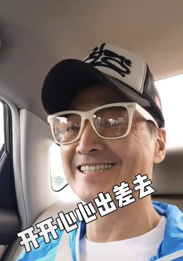 二师姐的花事心情 何家劲高情商回应争议!3500元底薪被嘲太低,失业者仍向其求工作