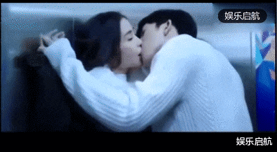 吻戏|电梯里接吻的别样体验杨幂，迪丽热巴，杨颖，金晨的吻戏都好刺激