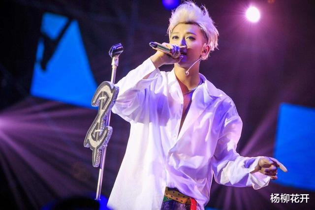 黄子韬|13年前，黄子韬承诺有钱后把聋哑发小留在身边当助理，今做到了吗