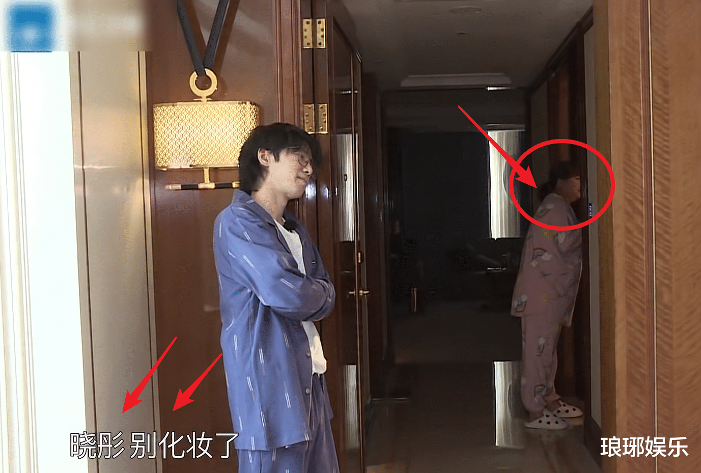 明星素颜|王牌6要求全员素颜玩游戏，看清怼脸的镜头，谁在偷偷作弊很显然